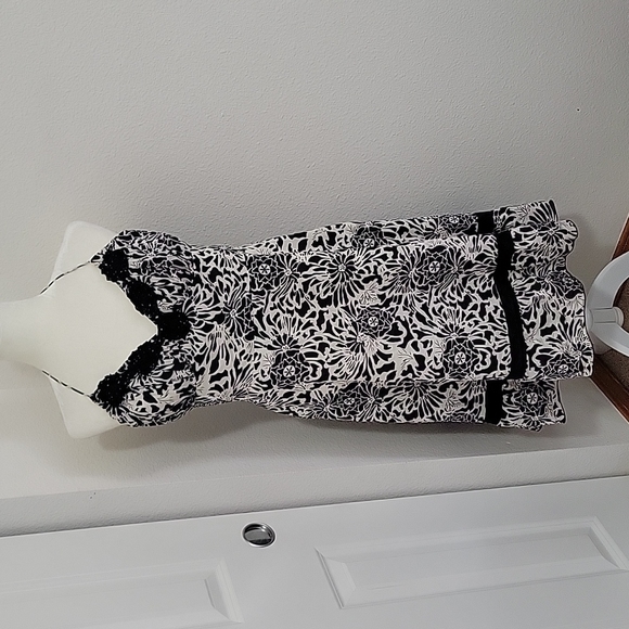 Signature by Sangria Dresses & Skirts - Signature by Sangria A-Line Halter Style Dress Women's Size 12 Floral Black and